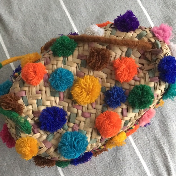 👛whimsical pom pom bag - Picture 3 of 5